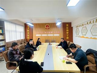 旗人大常委会主任吴青…