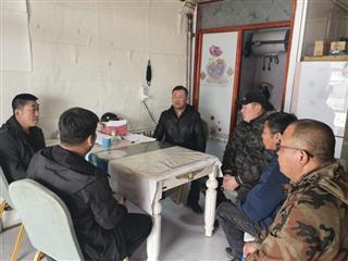 旗人大常委会主任吴青…